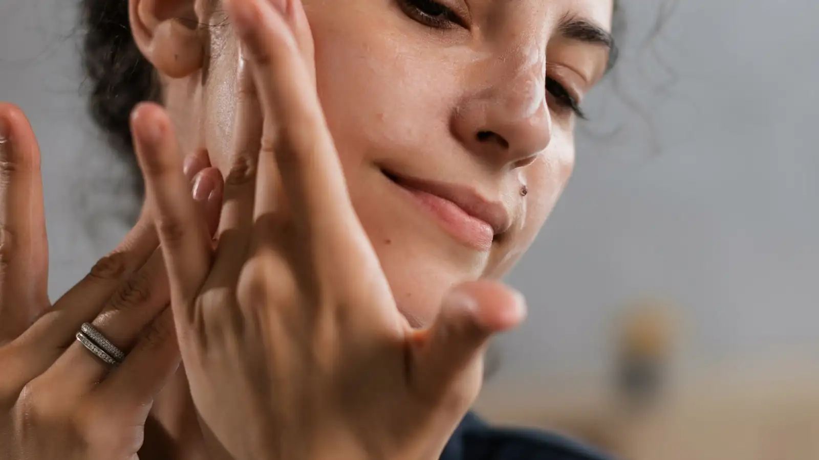 Why Foundation Settles Into Pores and How to Stop It