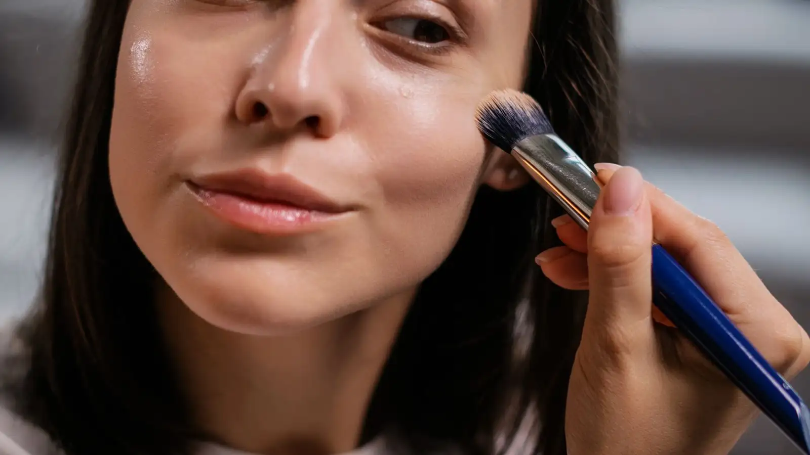 Set Foundation for All-Day Wear Without the White Cast