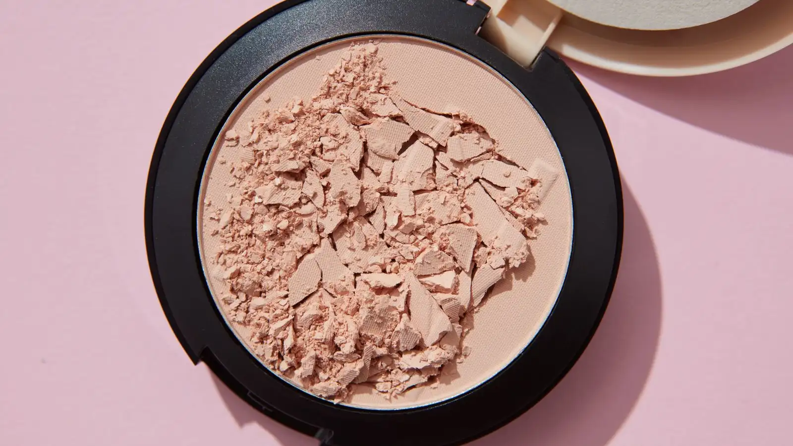 You Can Still Wear Powder to Events With Flash Photography
